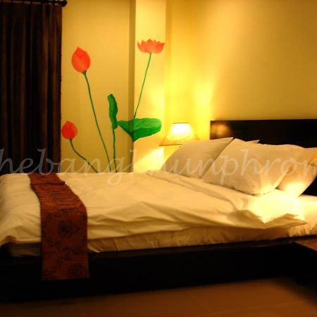 The Bang Khun Phrom Suites Bangkok Exterior photo
