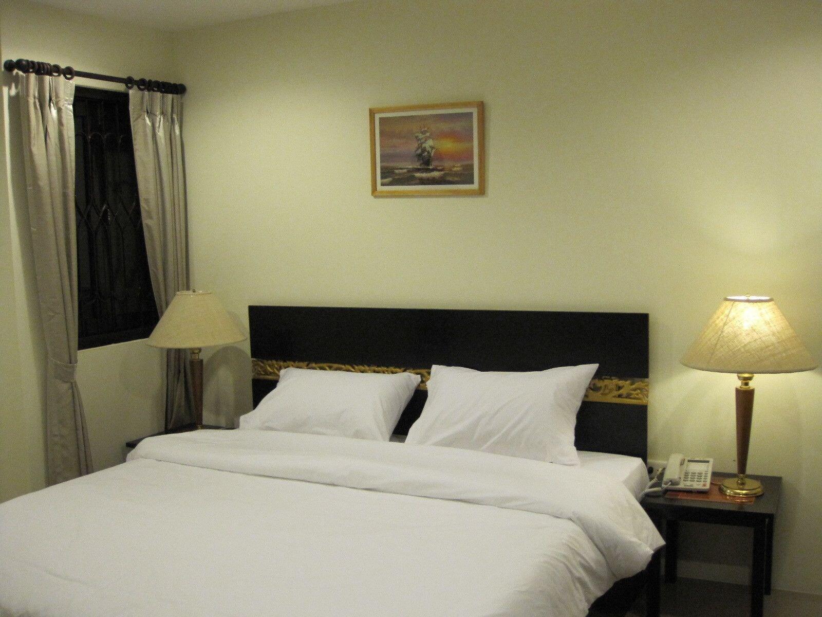 The Bang Khun Phrom Suites Bangkok Exterior photo