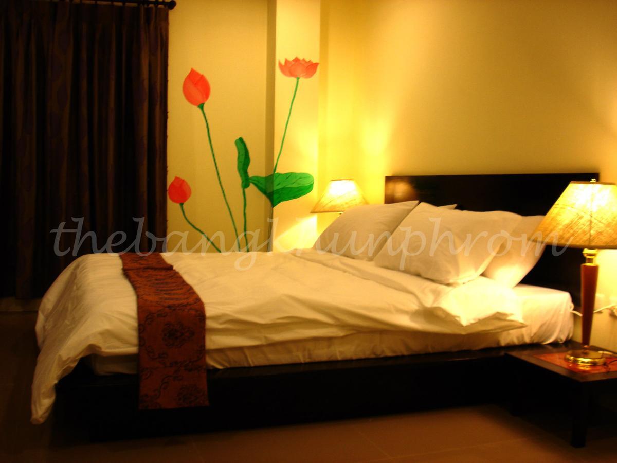 The Bang Khun Phrom Suites Bangkok Exterior photo